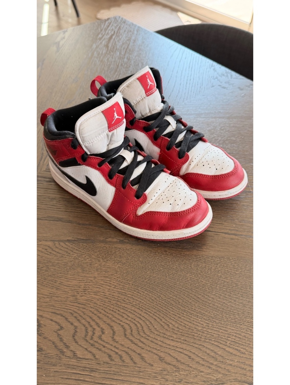Nike Unisex Kids’ Air Jordan 1 Mid Chicago Red Black White Kids Shoes Size 3Y